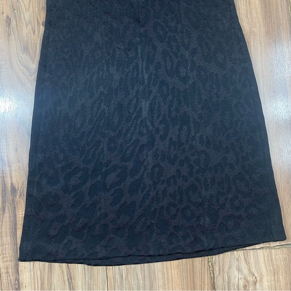 St. John Caviar Black Leopard Jaguar Print Sheath Dress Shot Sleeve‎ Size 2 - Picture 7 of 9